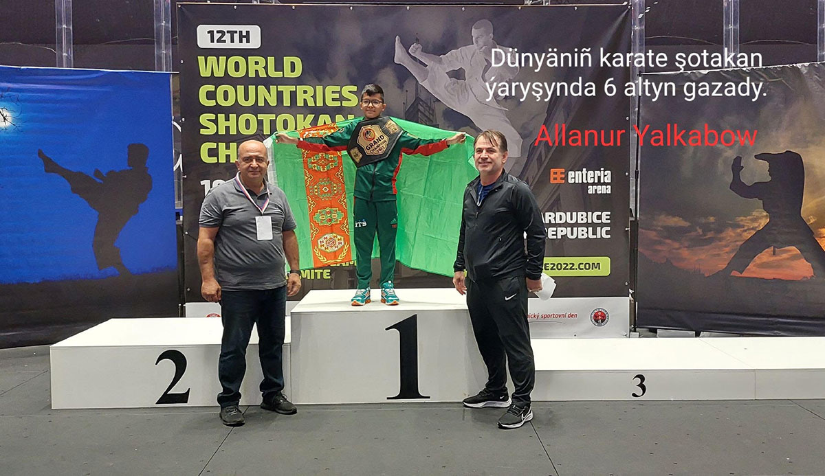 Türkmen türgenleri Şotokan karate boýunça çempionatynda 102 medal gazandylar